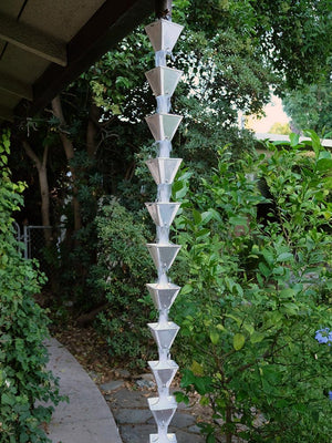 Full length view of Medium Square Cups Rain Chain in Aluminum with water flowing through cups