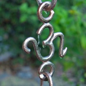 Closeup of OM Cast Link Rain Chain in brass