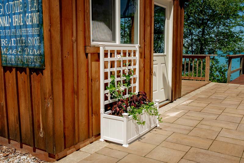 Huron Planter with Trellis growing food