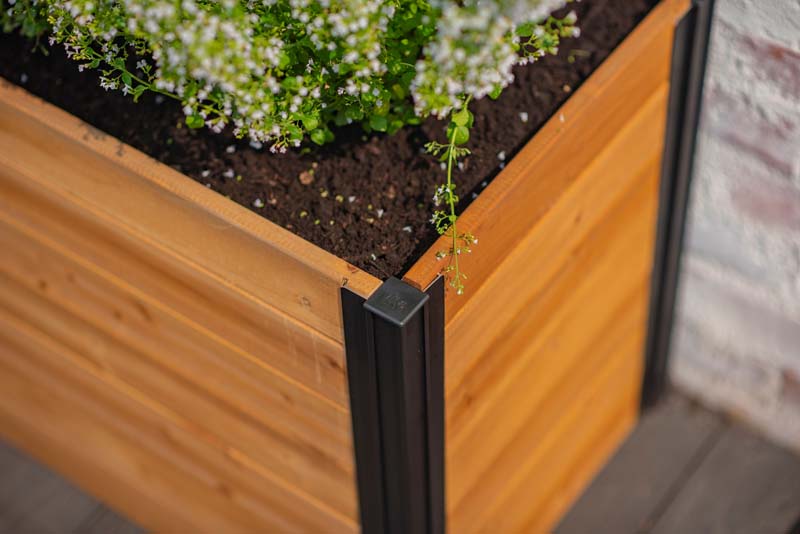 Mezza Small Parklette Planter corner